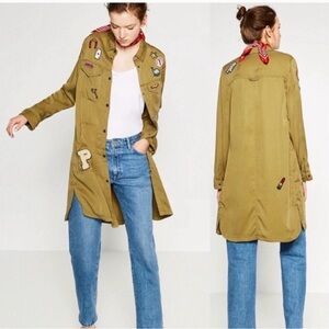 Zara TRF Outerwear Khaki Green Military Shacket Shirt Jacket with patches. XS